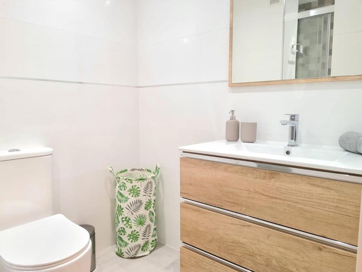 Apartamento Moderno Y Con Estilo En La Carihuela Torremolinos Exterior photo